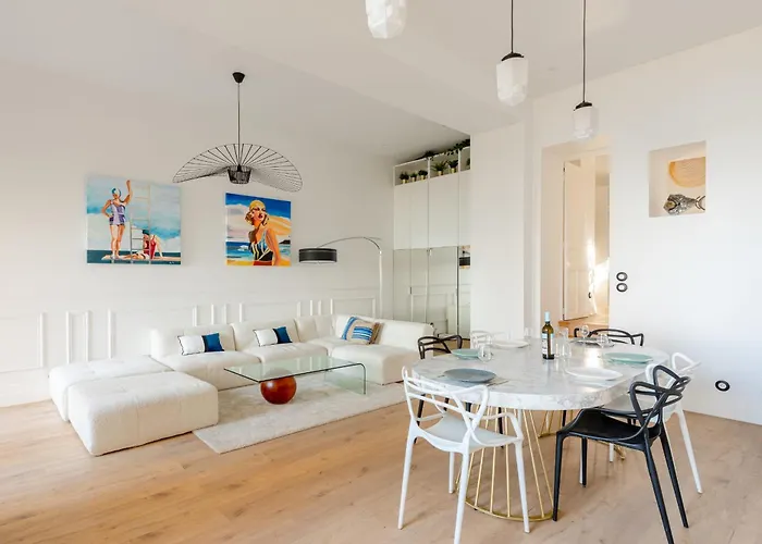 Aroha With Terrasse And Sea View In דירה *