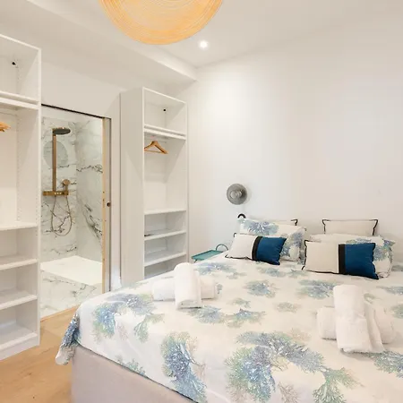Aroha With Terrasse And Sea View In Apartmán Biarritz
